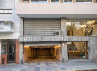 VENTA COCHERA EN EL CENTRO DE LA PLATA