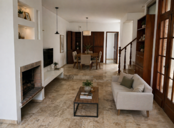 VENTA CASA DE CUATRO DORMITORIOS EN LA PLATA