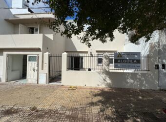 CASA DE TRES DORMITORIOS EN ALQUILER EN LA PLATA