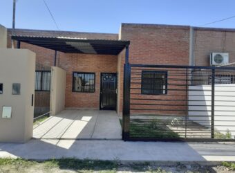 CASA DE DOS DORMITORIOS EN ALQUILER EN LA PLATA