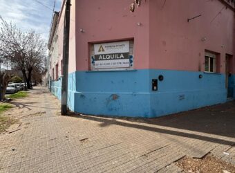 CASA DE CUATRO DORMITORIOS EN ALQUILER EN LA PLATA